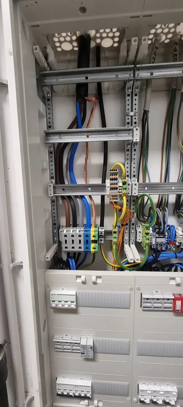 Schneider Electric Unterverteiler mit Leitungsschutzschaltern